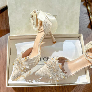 Sweet closed-toe high heels