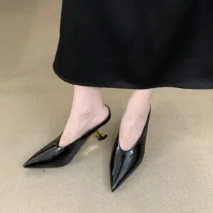 Leather sandals for women