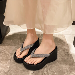 Women's platform flip-flops